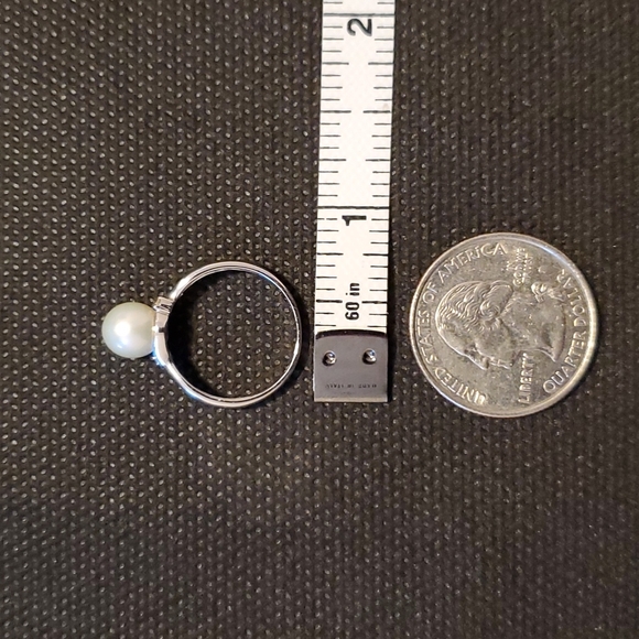 Macys Pearl 7MM and Diamond 14k White Gold Ring - Size 6 EUC - Picture 10 of 12